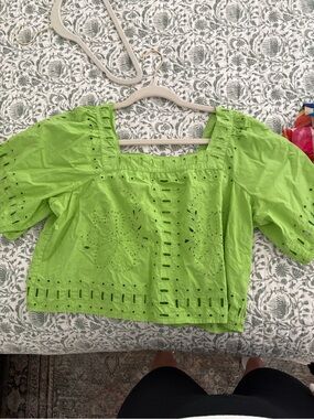 Rails like green eyelet top